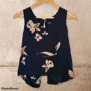 🎉3/$39 Dynamite Slit Back Floral Blouse